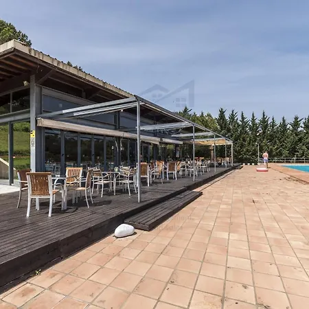 Appartement Lovely 1 Bedroom In With Pool