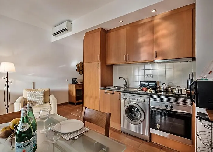 Lovely 1 Bedroom In With Pool *