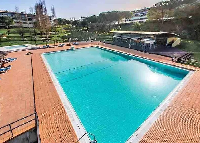 Appartement Lovely 1 Bedroom In With Pool