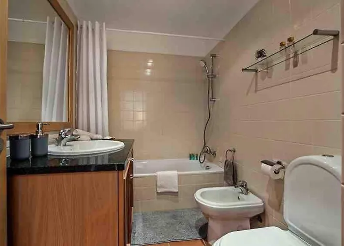Lovely 1 Bedroom In With Pool