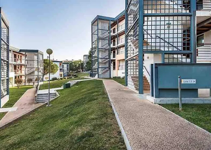 Lovely 1 Bedroom In With Pool