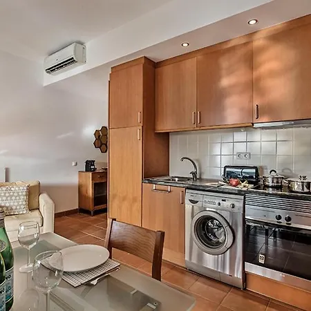 Lovely 1 Bedroom In With Pool *