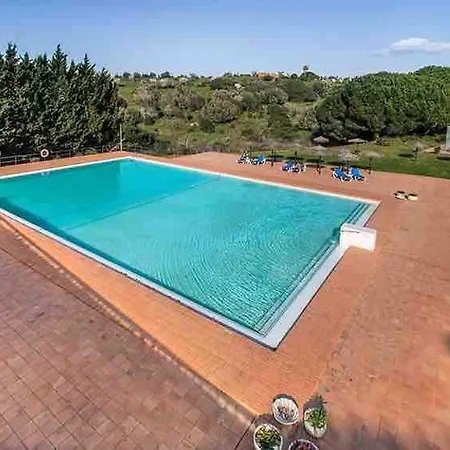 Lovely 1 Bedroom In With Pool