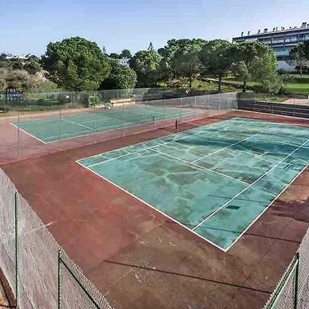 公寓 Lovely 1 Bedroom In With Pool