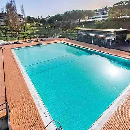 شقة Lovely 1 Bedroom In With Pool