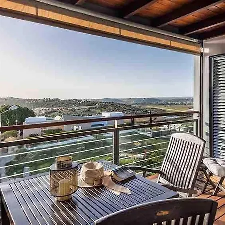 Lovely 1 Bedroom In With Pool *