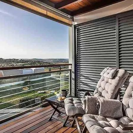 Appartement Lovely 1 Bedroom In With Pool
