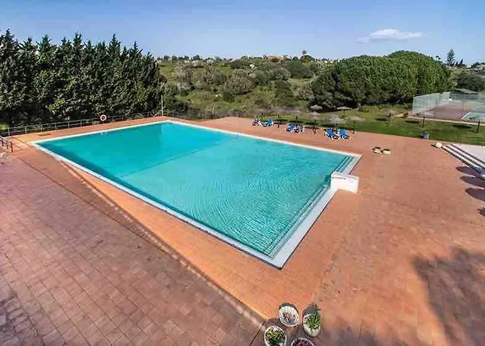 Lovely 1 Bedroom In With Pool