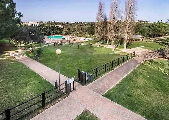 Lovely 1 Bedroom In With Pool Апартаменты Лагуш
