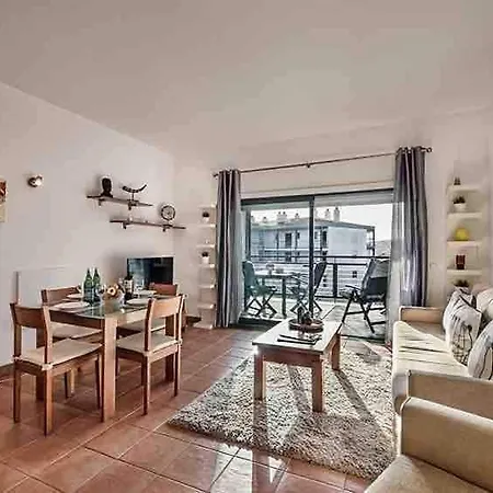 Lovely 1 Bedroom In With Pool *
